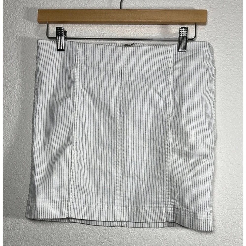 Free People Pinstripe Mini‎ Skirt White Blue Striped Zip Back Paneled Size 6